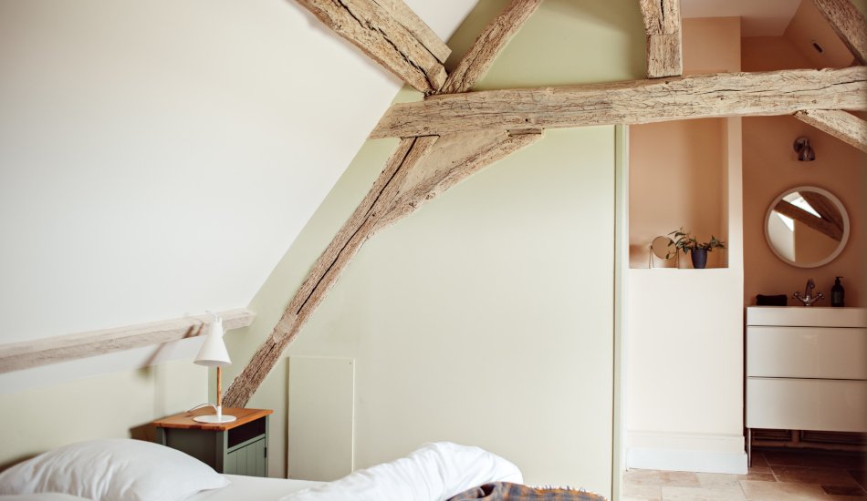 Chambre avec salle de bain attenante