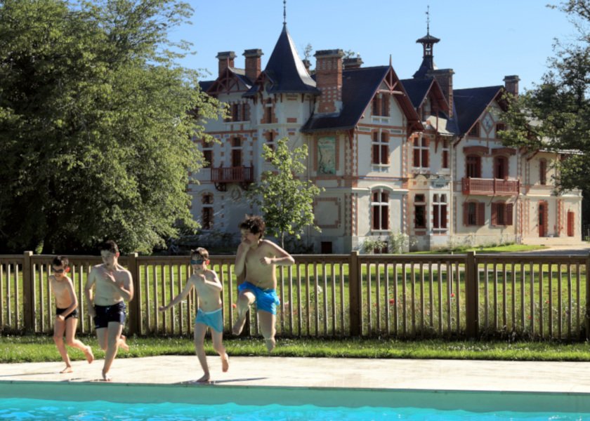 Piscine avec vue sur le Château